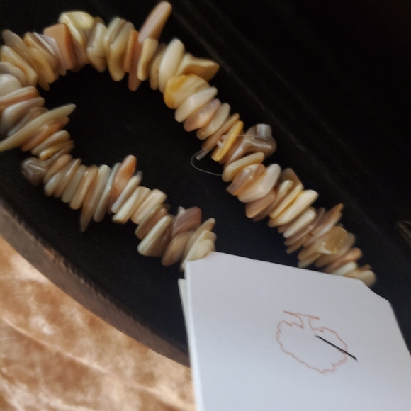 Stunning  stones on a stretch bracelets - Picture 5 of 6